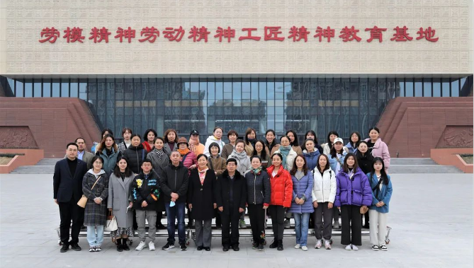 學習勞模先進事(shì)迹 弘揚民族工(gōng)匠(jiàng)精神