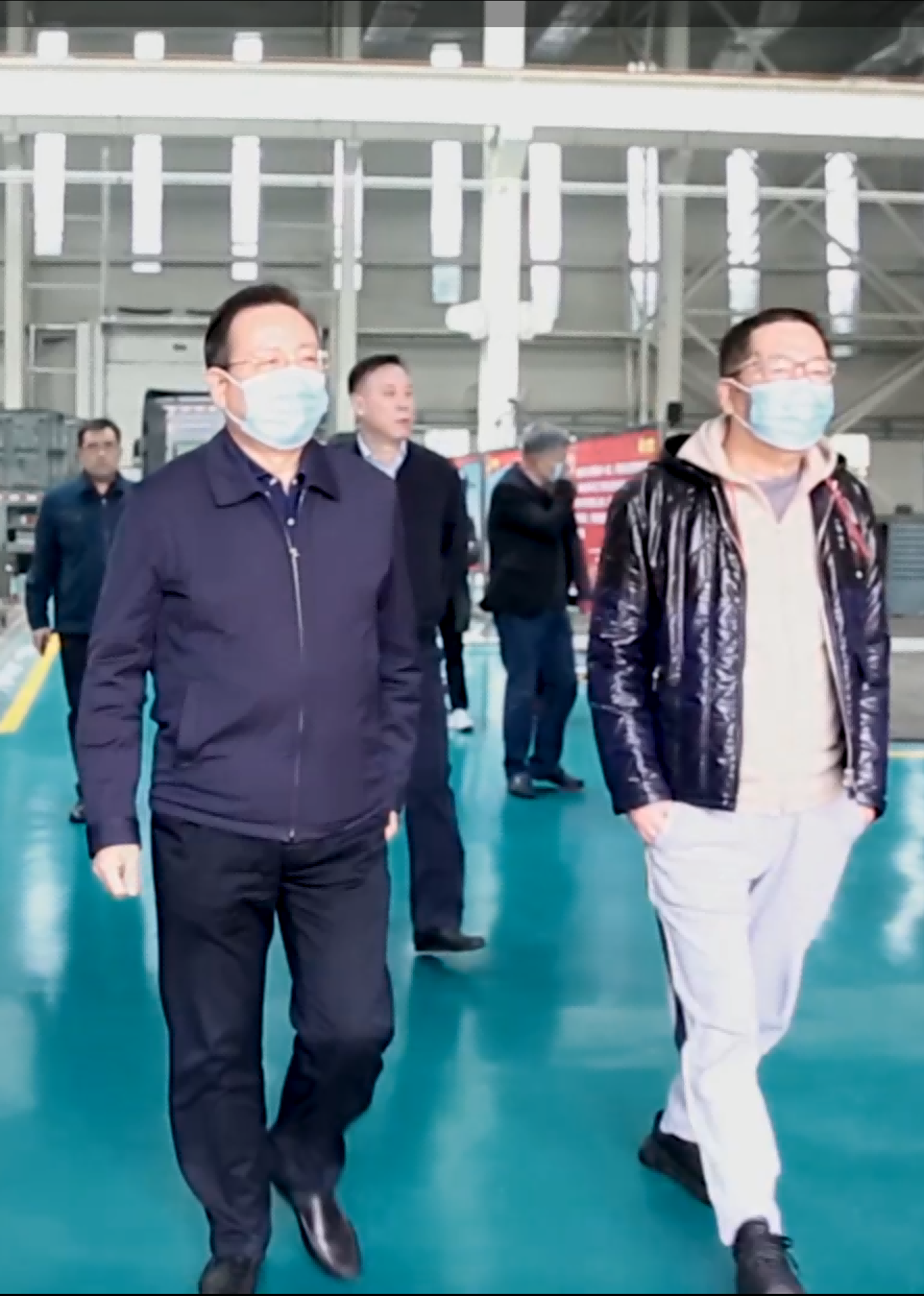 老(lǎo)工(gōng)人采訪花(huā)絮